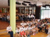 Die geladenen Gäste freuten sich mit der Schule über die neuen Räume und Möglichkeiten.