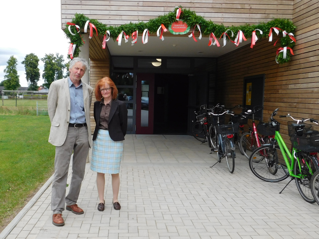 Grundschul-Rektorin Elisabeth Middelschulte und Bürgermeister Günther Voskamp konnten sich über eine gelungene Einweihungsfeier freuen.