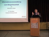 Dr. Horst Baier, Volkswirt, Ex-Finanzvorstand in Osnabrück, seit 2012 Samtgemeindebürgermeister, bei seinem Ankumer Vortrag zum Bürgerhaushalt.