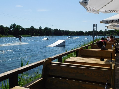 Ein Magnet am Alfsee: Die Wasserski-Anlage.