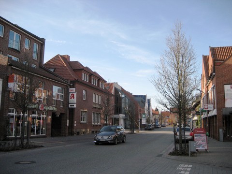 Eine noch gut mit Geschäften bestückte Einkaufsmeile: die Bramscher Straße.