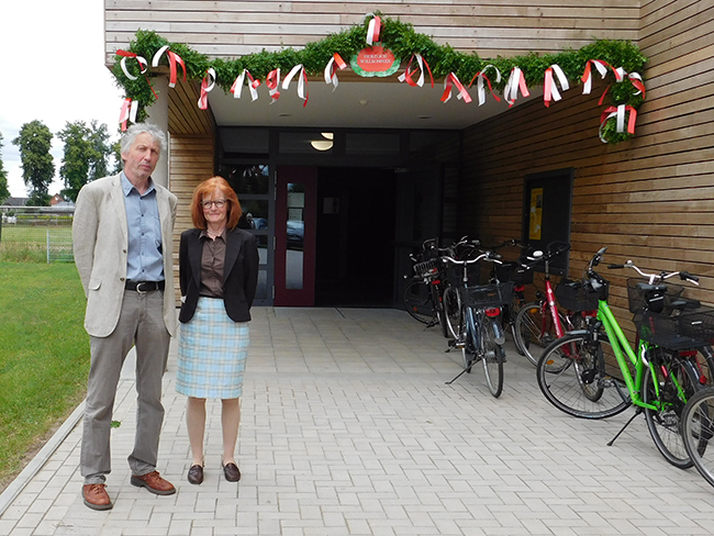 Machen sich beide für einen baldigen Ausbau der Grundschule Gehrde stark: Rektorin Elisabeth Middelschulte und Bürgermeister Günther Voskamp.