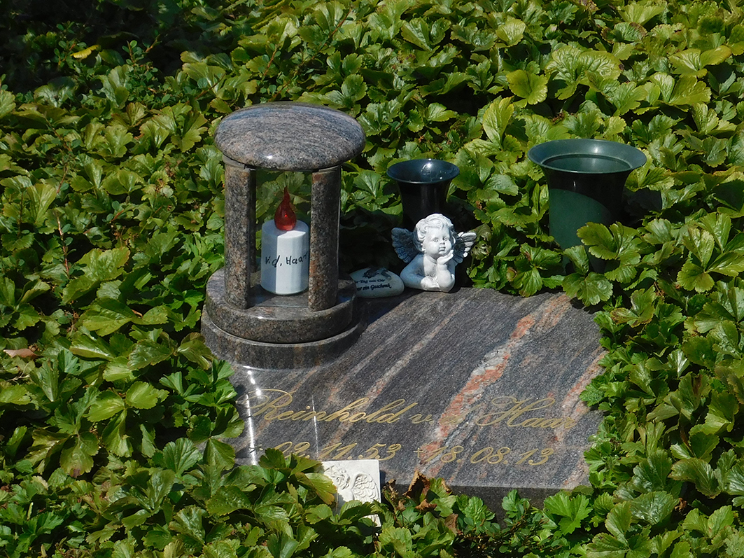 Ein Urnengrab auf dem Friedhof in Ankum.