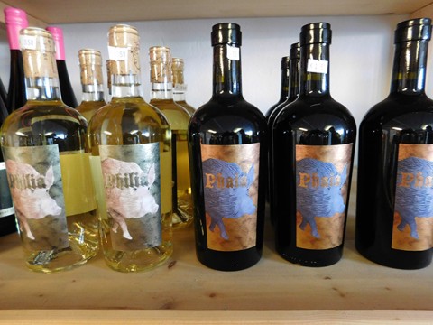 Phaia, benannt nach einer mytischen Wildsau: Leckere Weine aus der Pfalz in auffälligem Flaschen-Design.