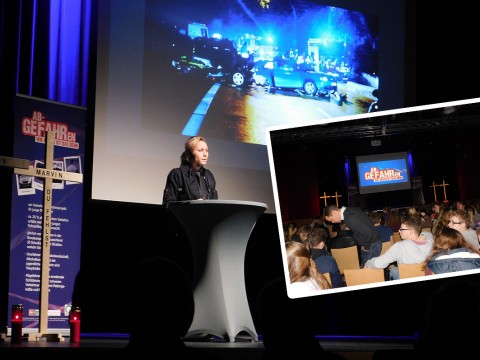 Das Bühnenprogramm „Abgefahren, wie krass ist das denn“ geht an die Nieren. Die Schülerinnen und Schüler hörten u. a. die Schilderungen der Polizistin Sabrina.