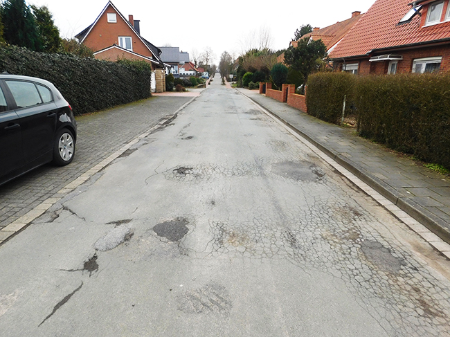 Im Wohngebiet nördlich des Tiefen Wegs sind so einige Straßen dringend sanierungsbedürftig. 