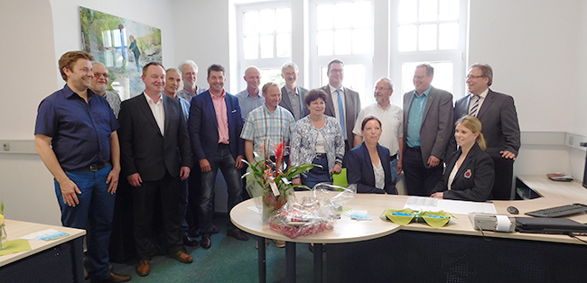 Das Team HaseEnergie konnte bei der Eröffnung des Büros Gäste aus allen politischen Ratsparteien begrüßen. Besonders erfreut über das Ankum-Büro: Bürgermeister Detert Brummer-Bange (2. von rechts). 