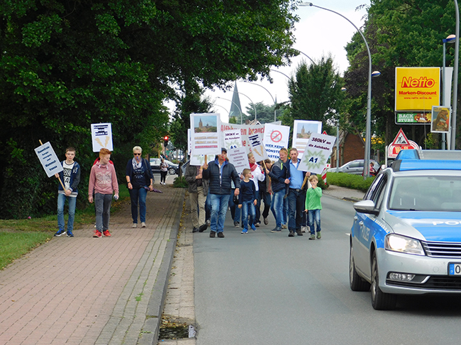In Bersenbrück machten die Stromtrassengegner der Samtgemeinde gemeinsam bei einer Demonstration auf ihr Anliegen aufmerksam.