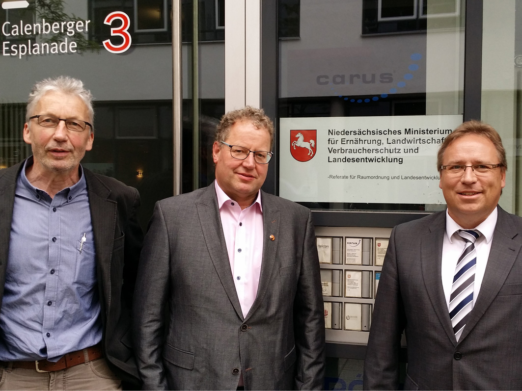 Im Ministerium in Hannover waren (von links): Gehrdes Bürgermeister Günther Voskamp, Detert Brummer-Bange, Bürgermeister von Ankum und Samtgemeindebürgermeister Dr. Horst Baier.
