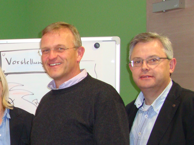 Johannes Koop (links) hat seit der Wahl im September einen Sitz im Stadtrat Bersenbrück. Rechts: Heinz Klövekorn, Leiter des Samtgemeinde-Fachdienstes Bildung und Familie. Foto: Samtgemeinde.