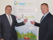 Horst Baier und Jan Wojtun (rechts): Beide sind vom neuen Gemeindewerk HaseEnergie überzeugt.